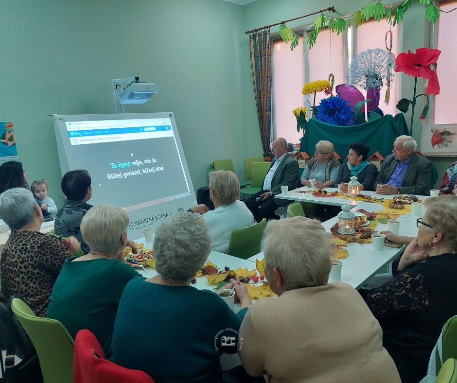 Sala konferencyjna, wewnątrz, okna, stoły, krzesła, ludzie, magiczna ściana, liście, lampiony