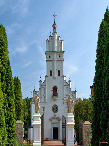 Zdjęcie zabytkowego kościoła parafialnego w Krasnem